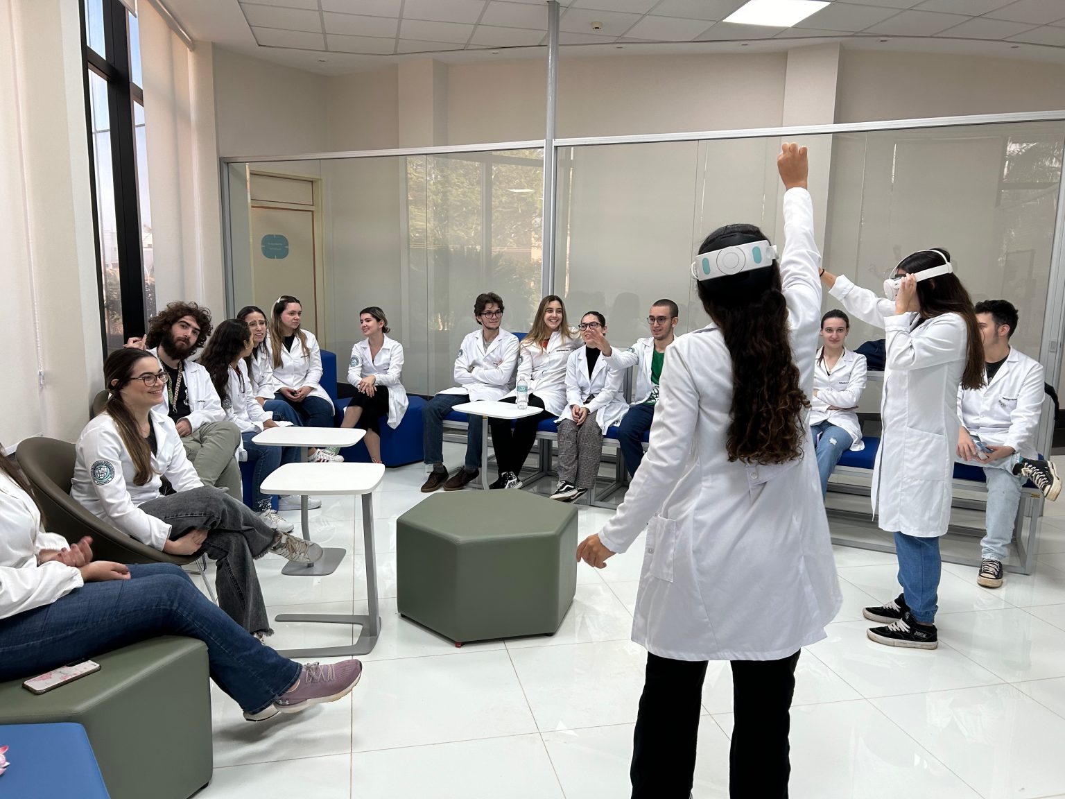 Alunos de medicina da FACISB experienciam solução de Realidade Estendida da Vholom